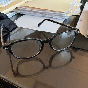 Source Unknown Elegant Black Women's Glasses